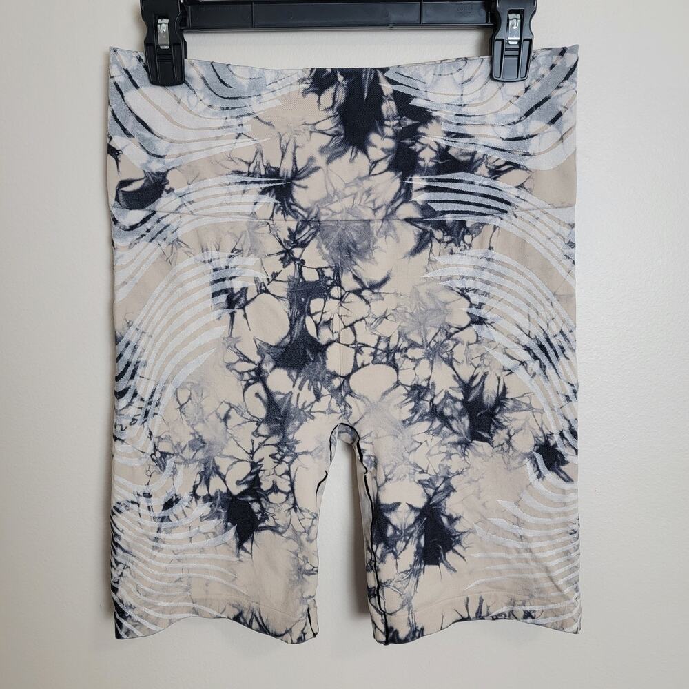 Athleta Motivate Seamless Spandex Shorts Size Large